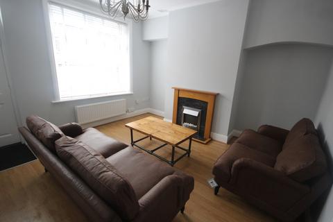 2 bedroom house to rent, Rose Avenue, Horsforth, Leeds