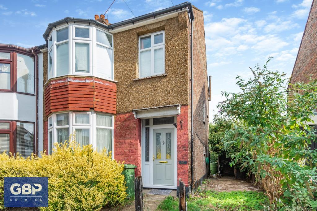 Knighton Road, Romford, RM7 3 bed end of terrace house for sale £390,000