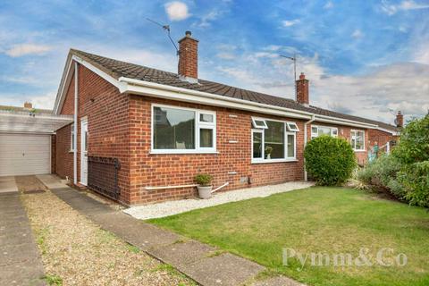 2 bedroom semi-detached bungalow for sale - Trendall Road, Norwich NR7
