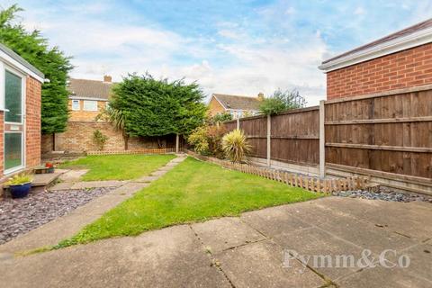 2 bedroom semi-detached bungalow for sale - Trendall Road, Norwich NR7