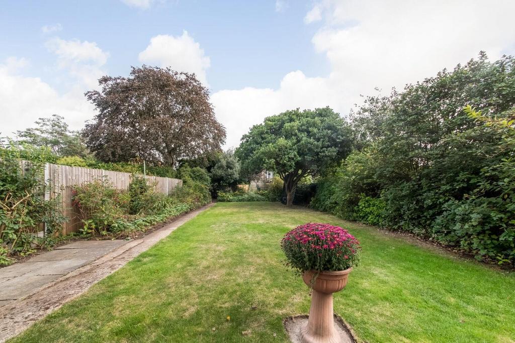 Hall Drive, Sydenham, London, SE26 3 bed house £1,100,000