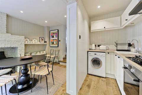 3 bedroom terraced house to rent, Christchurch Street, London, SW3