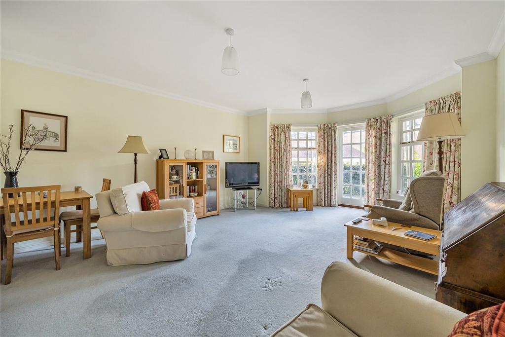 Ravens Court, Castle Village, Berkhamsted, Hertfordshire, HP4 2 bed