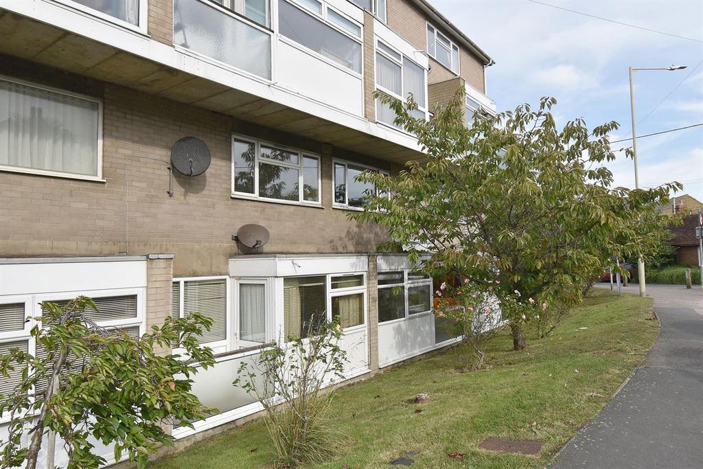 Ivy House Road, Tankerton, Whitstable 2 bed apartment £225,000