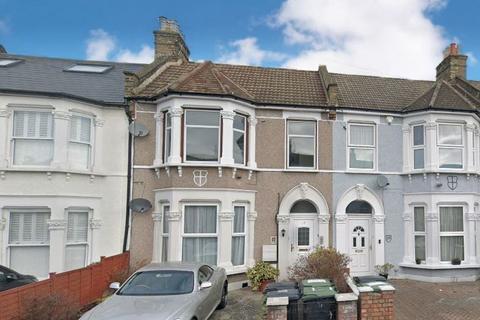 17 Arngask Road, London, SE6 1XY