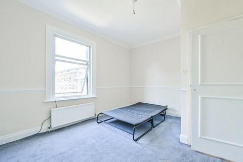 17 Arngask Road, London, SE6 1XY