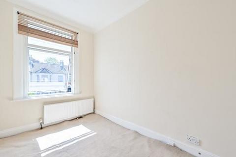 17 Arngask Road, London, SE6 1XY