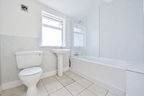 17 Arngask Road, London, SE6 1XY