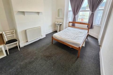 1 bedroom flat to rent, Alphington Road, Exeter