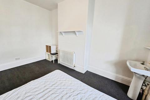 1 bedroom flat to rent, Alphington Road, Exeter