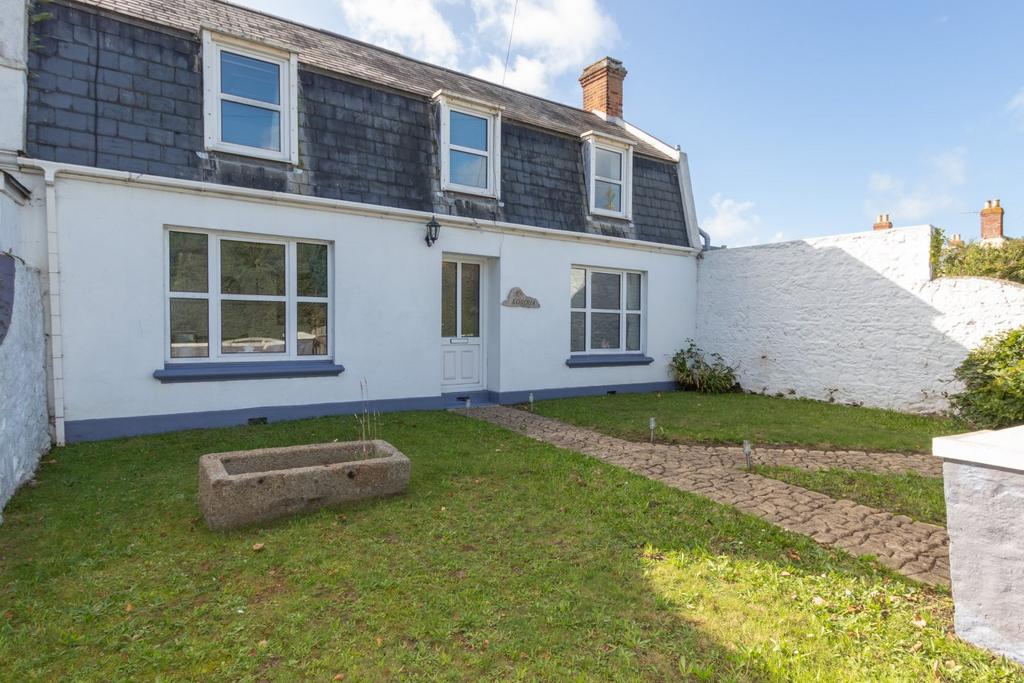 La Route Des Long Camps, St. Sampson, Guernsey 4 bed semidetached