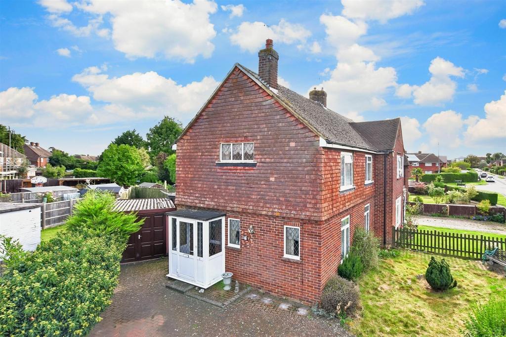 Chequers Drive, Horley, Surrey 2 bed semidetached house for sale £