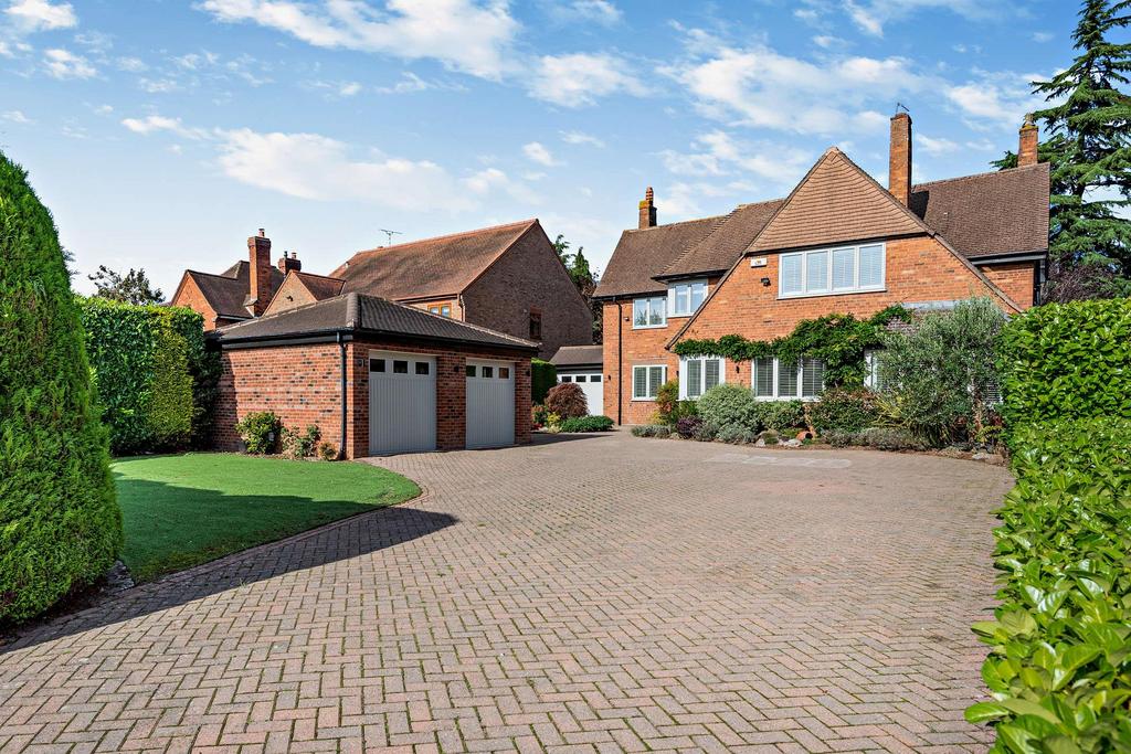 Hampton Lane, Solihull, West Midlands, B91 4 bed detached house for