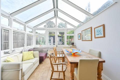 13 Dawson Road, Kingston Upon Thames, KT1 3AU