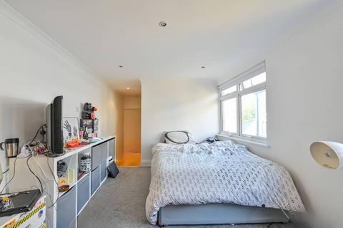 13 Dawson Road, Kingston Upon Thames, KT1 3AU