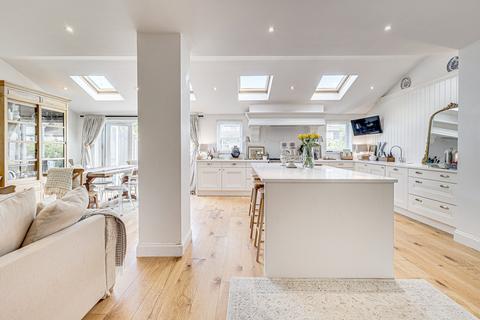 44 Berkeley Gardens, Leigh-on-sea, SS9 2TE