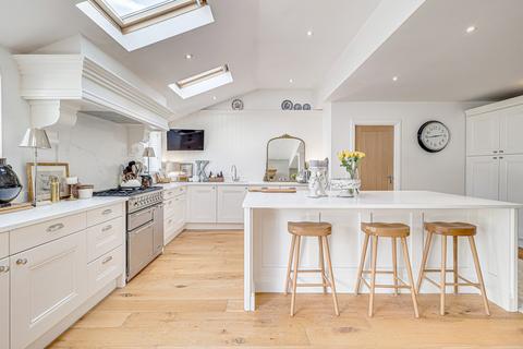 4 bedroom semi-detached house for sale, Berkeley Gardens, Leigh-on-sea, SS9