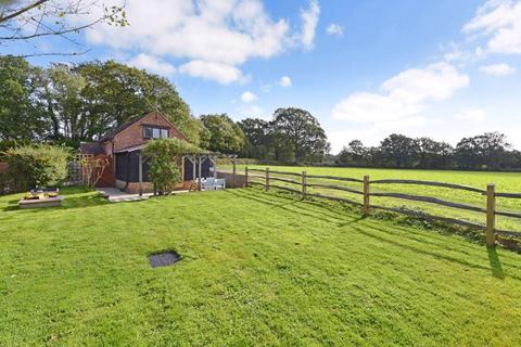3 bedroom detached house for sale - Outskirts of Cranleigh, Knowle Lane