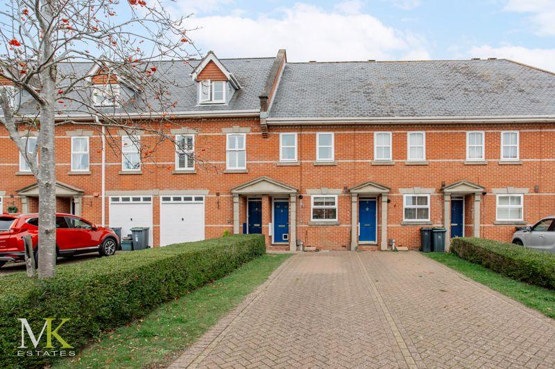 Regency Crescent, Christchurch BH23 2 bed terraced house £1,400 pcm