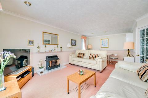 3 bedroom bungalow for sale, Oak Avenue, Burley in Wharfedale, Ilkley, West Yorkshire, LS29