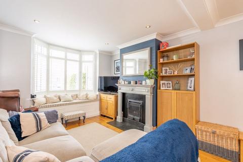 3 bedroom end of terrace house for sale, Winden Avenue, Chichester