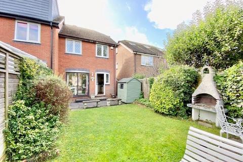12 Groves Close, Bourne End, SL8 5JP