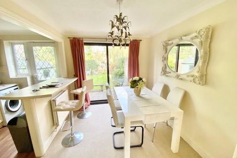 12 Groves Close, Bourne End, SL8 5JP