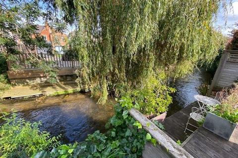 12 Groves Close, Bourne End, SL8 5JP
