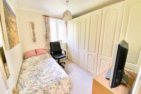 12 Groves Close, Bourne End, SL8 5JP