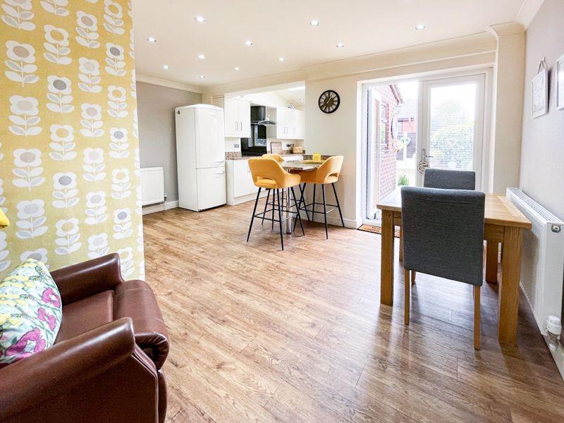 Snug / Dining Area