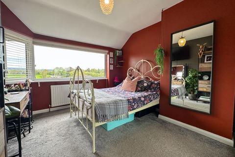 8 Bourne Place, Leek, ST13 8LS