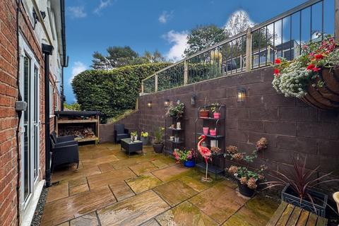 8 Bourne Place, Leek, ST13 8LS