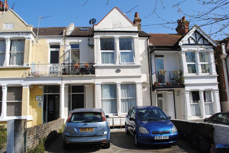 Seaforth Road, WestcliffOnSea SS0 1 bed apartment to rent £775 pcm