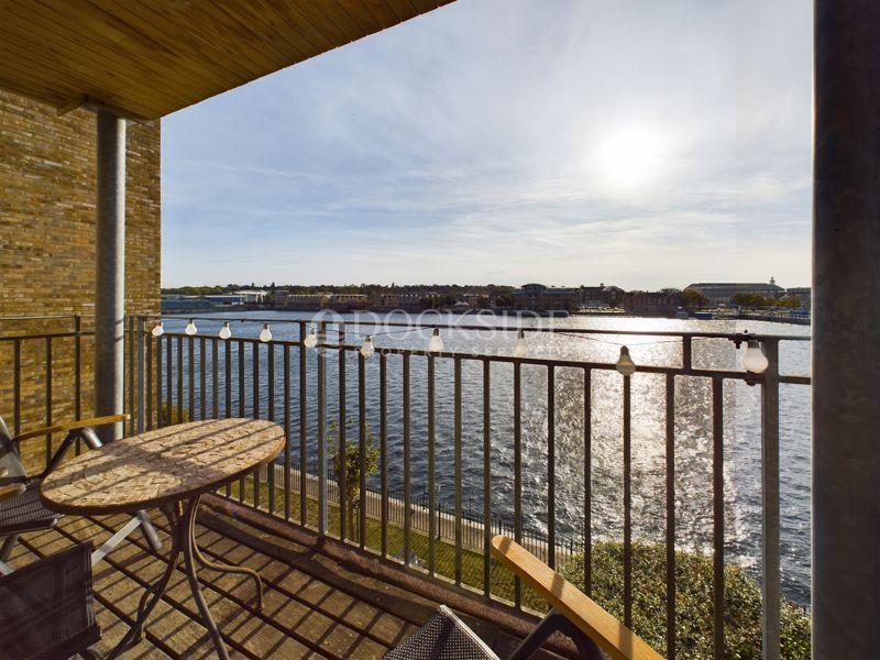 Sandling Way, St Marys Island 2 bed apartment £1,400 pcm (£323 pw)