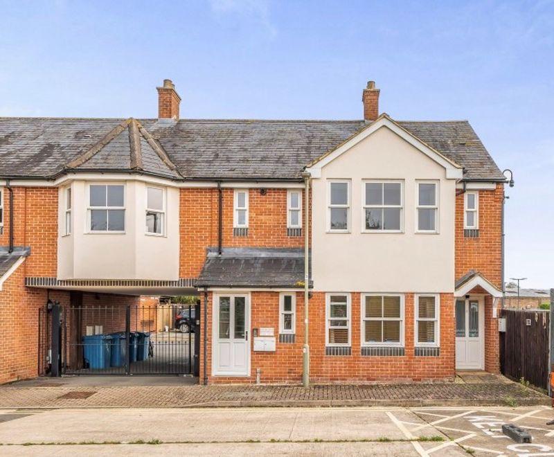 Priory View, Priory Road, Bicester OX26 2 bed apartment for sale £240,000