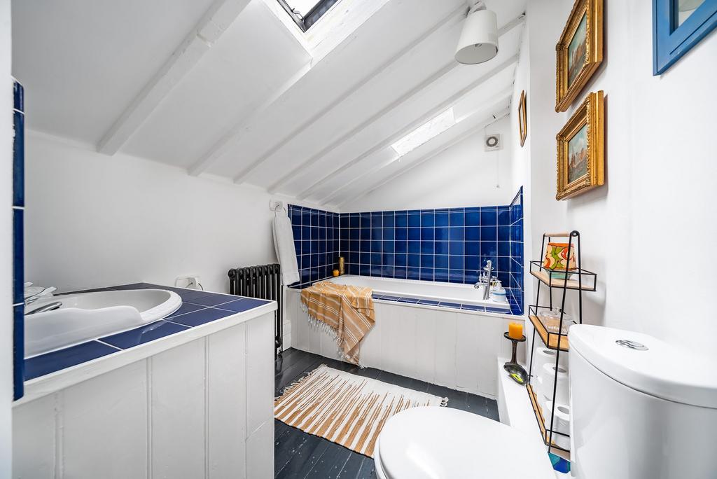Bathroom Room (1)