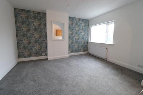 2 bedroom maisonette to rent, Eastwood Road, Rayleigh, SS6