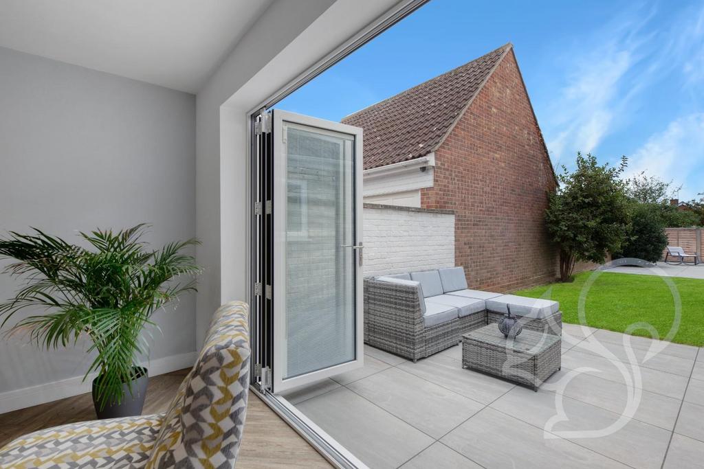 Broad Oaks Park, Colchester 4 bed detached bungalow for sale £400,000