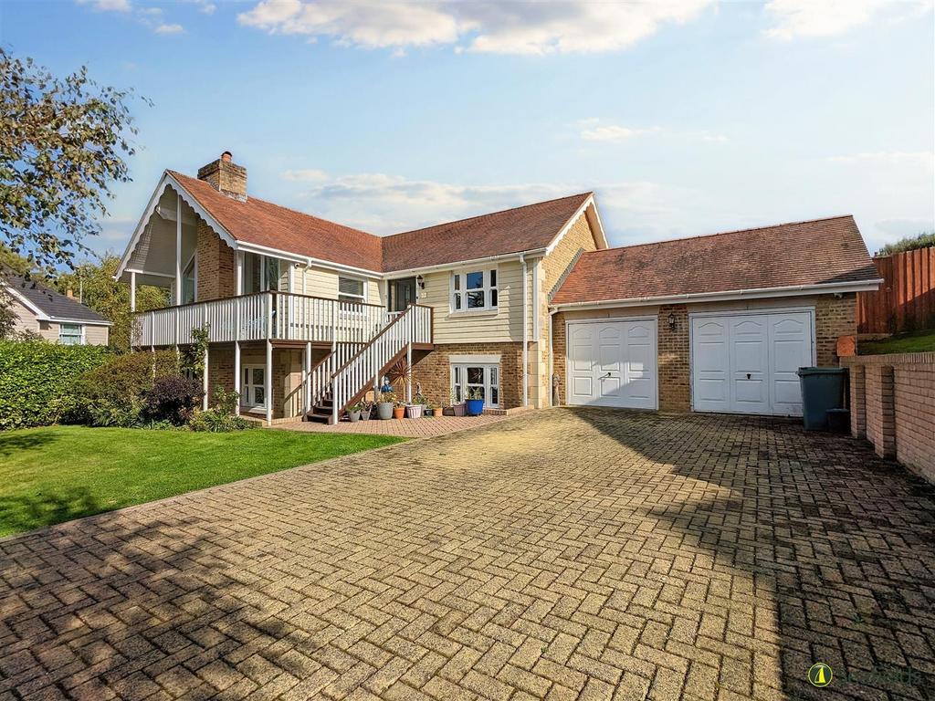 Quarry Stone Close, Binstead, PO33 3ET 4 bed detached house for sale