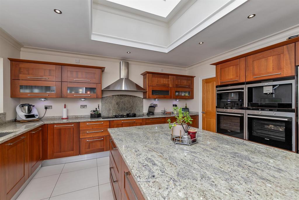 30 Beaumont Ave Oct23-43.jpg