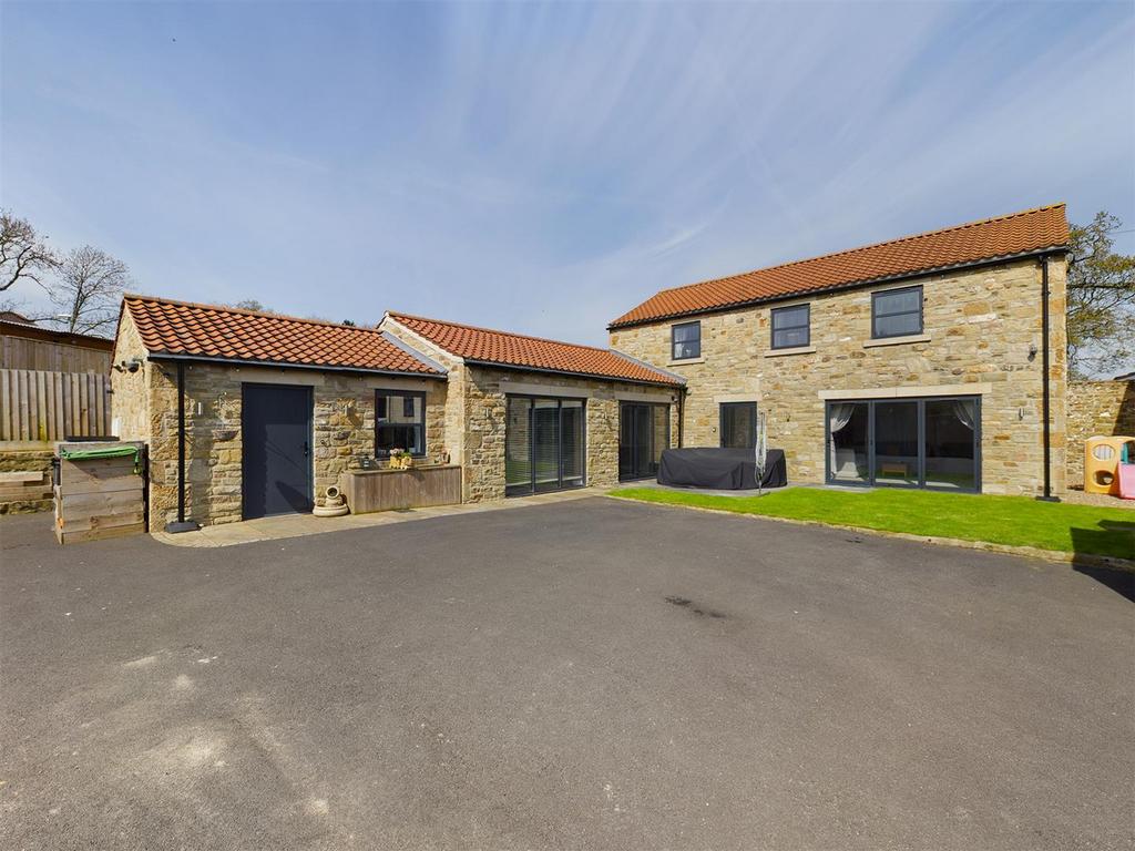 Hawthorne Avenue, Catterick Garrison DL9 4 bed detached house for sale