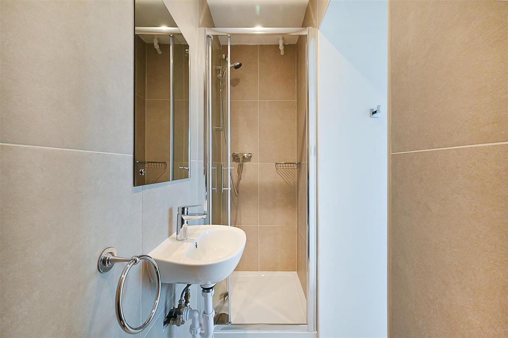 Master En-Suite.jpg