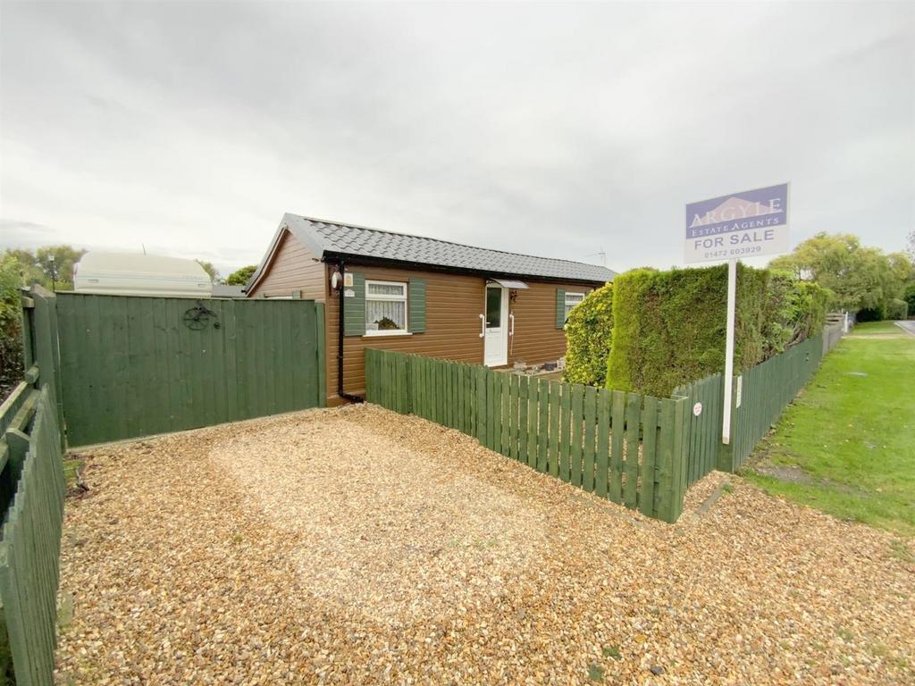 Humberston Fitties, Humberston, Grimsby 2 bed chalet for sale £80,000