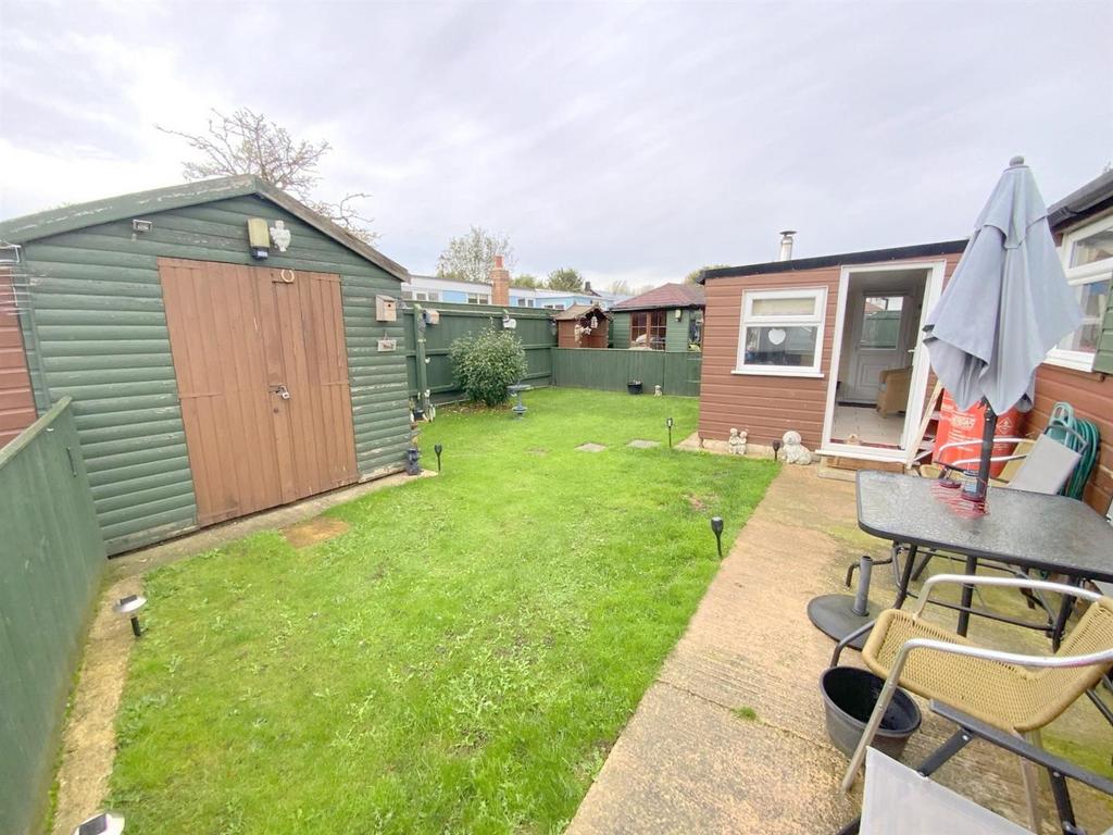 Humberston Fitties, Humberston, Grimsby 2 bed chalet for sale £80,000