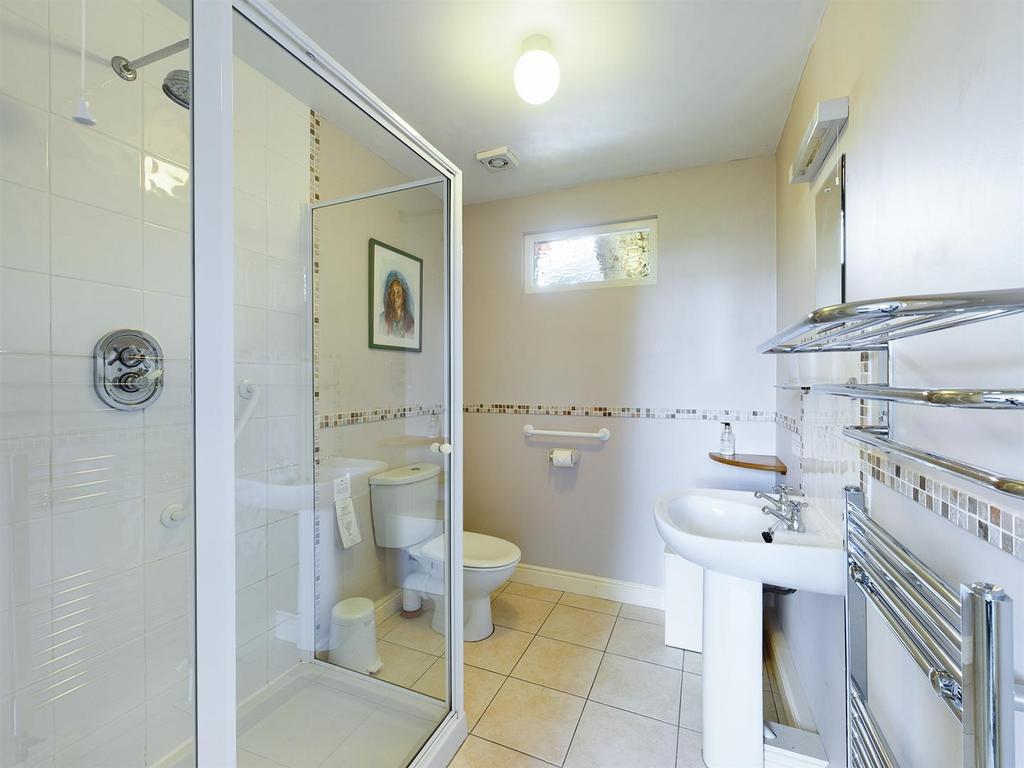 Ground Floor En Suite