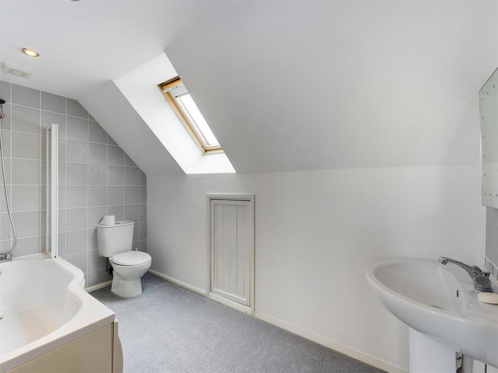 En-suite Bathroom.jpg