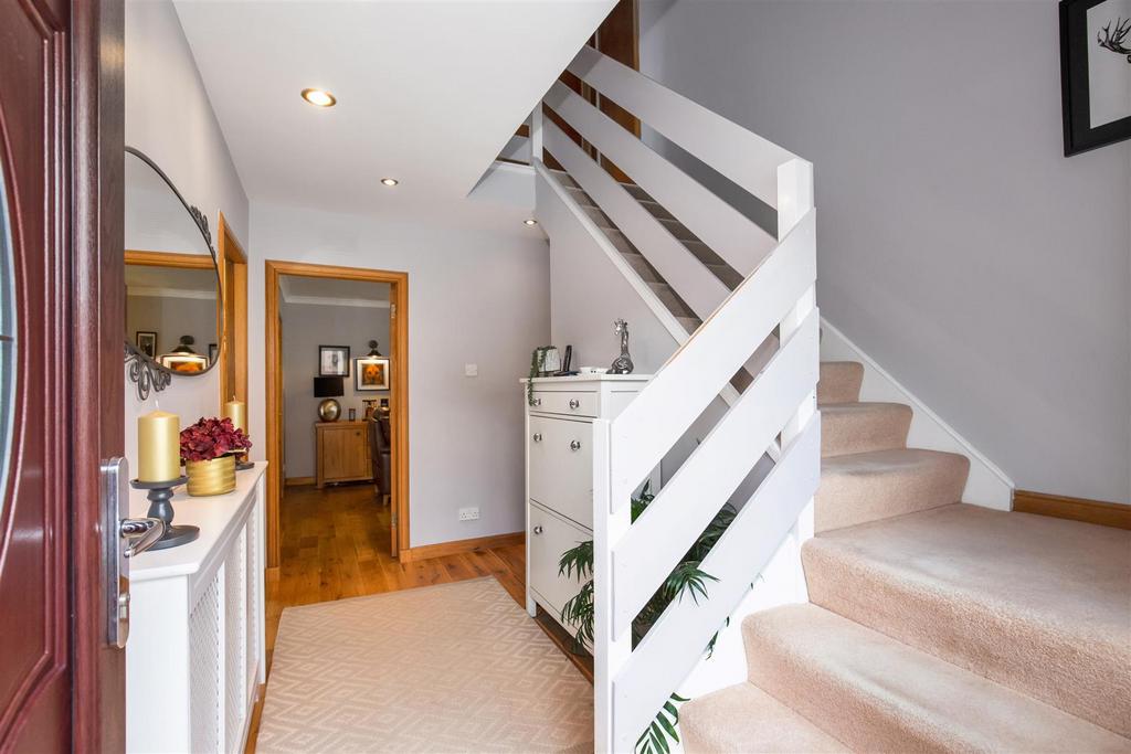 13 Bourtree Grove 4.jpg