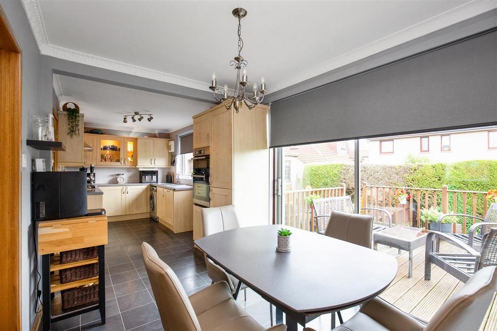 13 Bourtree Grove 9.jpg