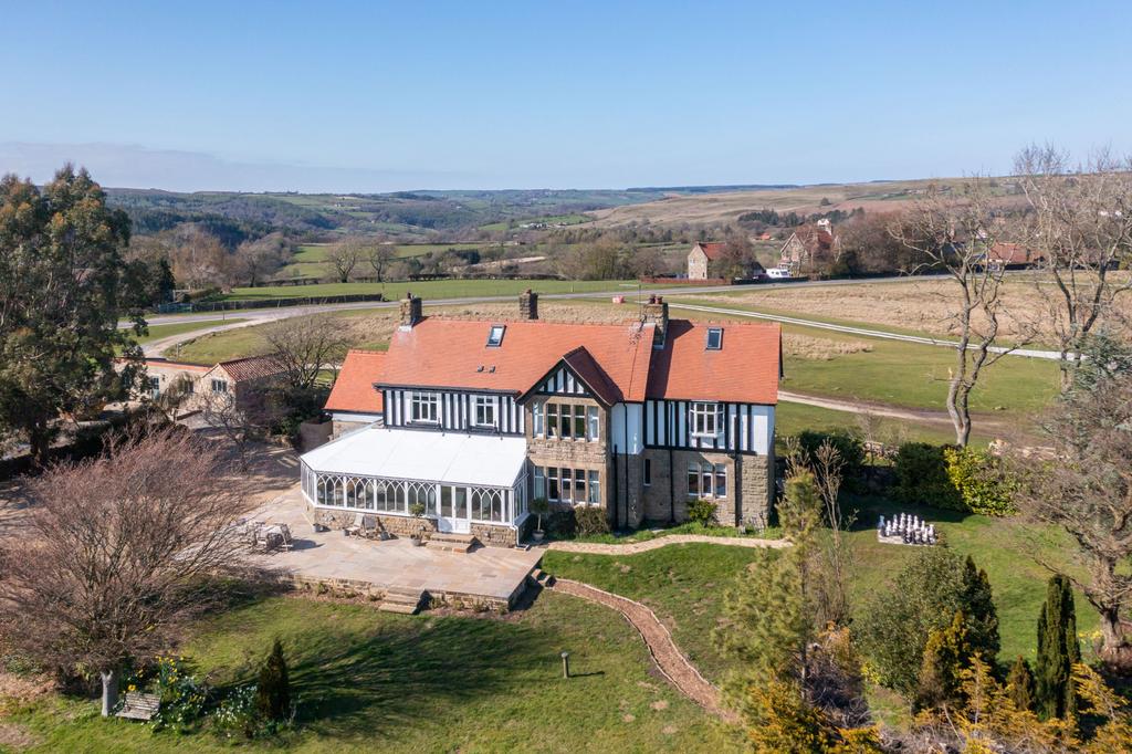 Goathland, Whitby, North Yorkshire, YO22 6 bed detached house for sale