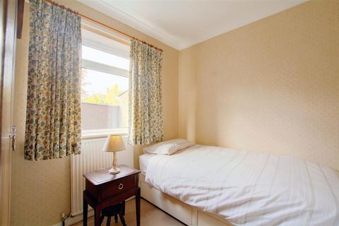 5 Stanmore Gardens, Arnold, Nottingham, NG5 6LX